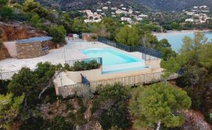 La Pinède - Small 2 bedroom sea view - with swimming pool