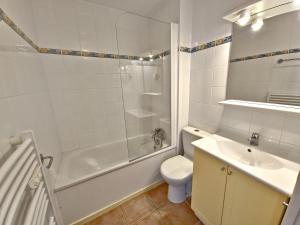 La Pinède - Small 2 bedroom sea view - with swimming pool