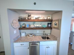 SO 401 - Lovely Remodeled 3 Bd Beachfront Condo!