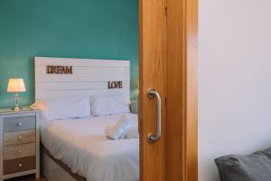 Piscina y garaje cerca del centro by CABANA Rentals