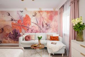 Prestige Central Suite with a living room, air conditiong, balcony & the view on Palace