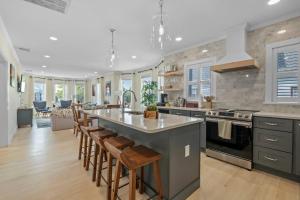 Downtown Salem Gem 3BR, Patio & Easy Parking - 3hvězdičkové hotely ve městě Salem