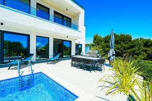 Primosten Hills - West