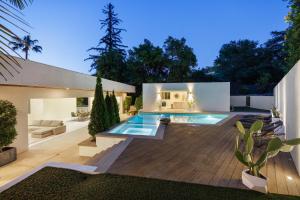 New Listing Mountainside Villa by Colby & Conrad