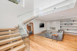 New Listing Mountainside Villa by Colby & Conrad