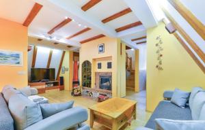 Stunning Home In Gospic