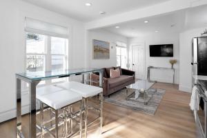 Stylish 3BR,2BA Retreat in the Heart of Stamford