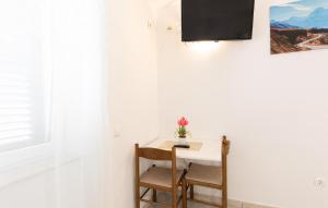 Stunning Apartment In Baska Voda