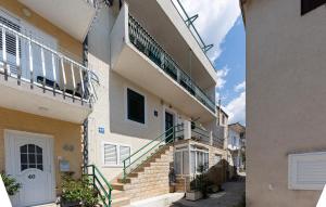 Gorgeous Apartment In Baska Voda