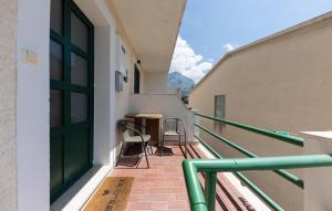 Gorgeous Apartment In Baska Voda 