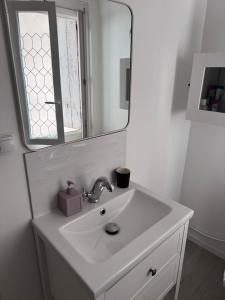 Le Farges-Chambre en colocation-Appartement partagé à 3min de La Gare ST Roch-LaConciergerieByNina