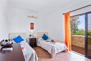 Villa Leoes by Villa Plus