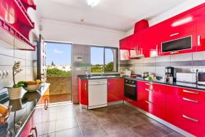 Villa Leoes by Villa Plus