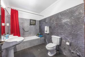 Villa Leoes by Villa Plus