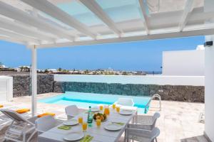 Villa Femes by Villa Plus