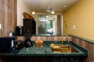 St Luxo Copacabana Beach and Metro