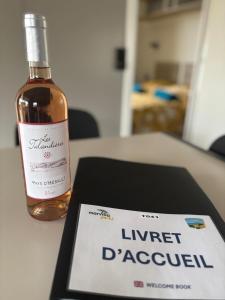 Mobil-home les pieds dans leau camping LES DUNES 5""