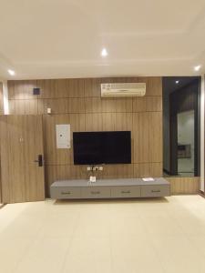 شقق الأول للشقق المخدومة