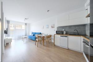 ApartamentyPrzyMorzu Bałtycki z miejscem postojowym i ogródkiem