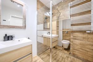 ApartamentyPrzyMorzu Bałtycki z miejscem postojowym i ogródkiem