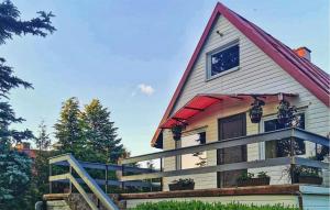 Amazing Home In Brodnica Górna