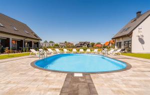 Pet Friendly Apartment In Nowecin