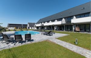 Pet Friendly Apartment In Nowecin