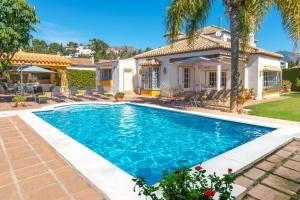 Villa Sierrezuela Sol by Villa Plus
