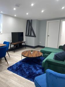 The Lucia Apartments I - 2 Bedroom Town Centre Apartment - Contractor Friendly - Free Parking - Full Kitchen - Washer Dryer - Spacious - Ideal for Work Stays