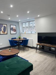 The Lucia Apartments I - 2 Bedroom Town Centre Apartment - Contractor Friendly - Free Parking - Full Kitchen - Washer Dryer - Spacious - Ideal for Work Stays