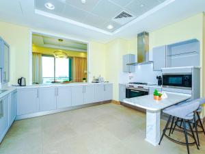 Beachfront 3BR Maid with Pool & Sea Views