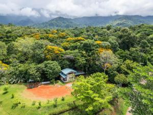 New, Private River, Wifi, AC, King Bed, Jungle Shower