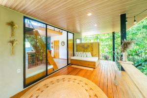 New, Private River, Wifi, AC, King Bed, Jungle Shower