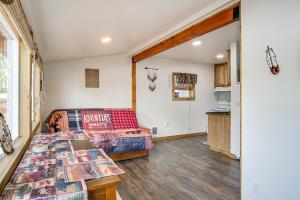 Fish & Hike: Peaceful Cabin on Williamson River