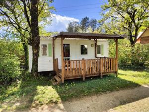 Villages vacances Camping La Saline d'Arc et Senans : photos des chambres