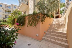 Summer Apartment with pool