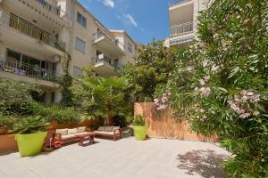 Summer Apartment with pool