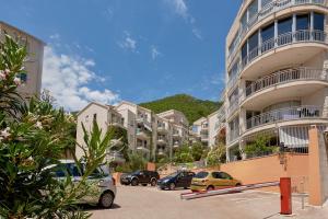 Summer Apartment with pool
