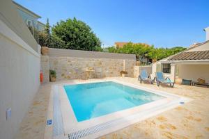 Villa Petroula by Villa Plus