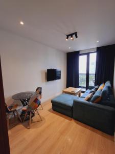 Bright Apart Near the Park Bedroom and Living