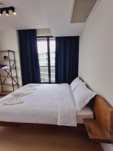 Bright Apart Near the Park Bedroom and Living