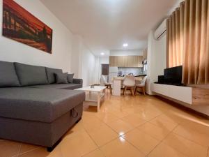 Apartamente me qera Golem