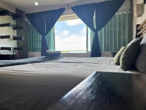 Vista a la Laguna y Acceso Playa