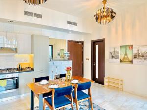 1Bhk Converted To 2Bhk Near Downtown Canal View