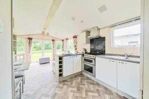 Tranquil Waters - Billing Aquadrome