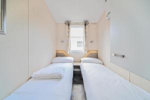 Tranquil Waters - Billing Aquadrome