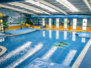 Moonlit Skylight - Billing Aquadrome