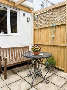 Old Bookshop - Unique house in central St Ives with outdoor space