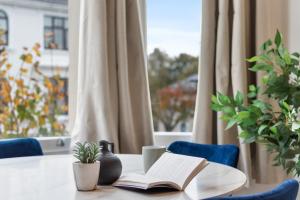 Chic 2 Bed Flat West London