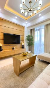 CYLOS PLACE Manhattan Araneta Center 2BR with BALCONY
